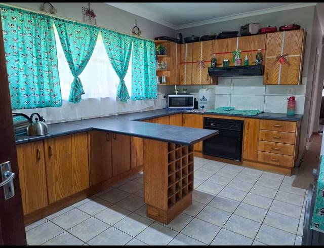 4 BEDROOM HOUSE FOR SALE IN UNITAS PARK